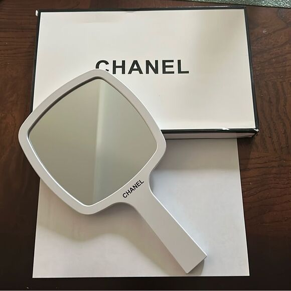 Chanel White Hand Mirror and Case with Box.GWP New - Picture 3 of 6
